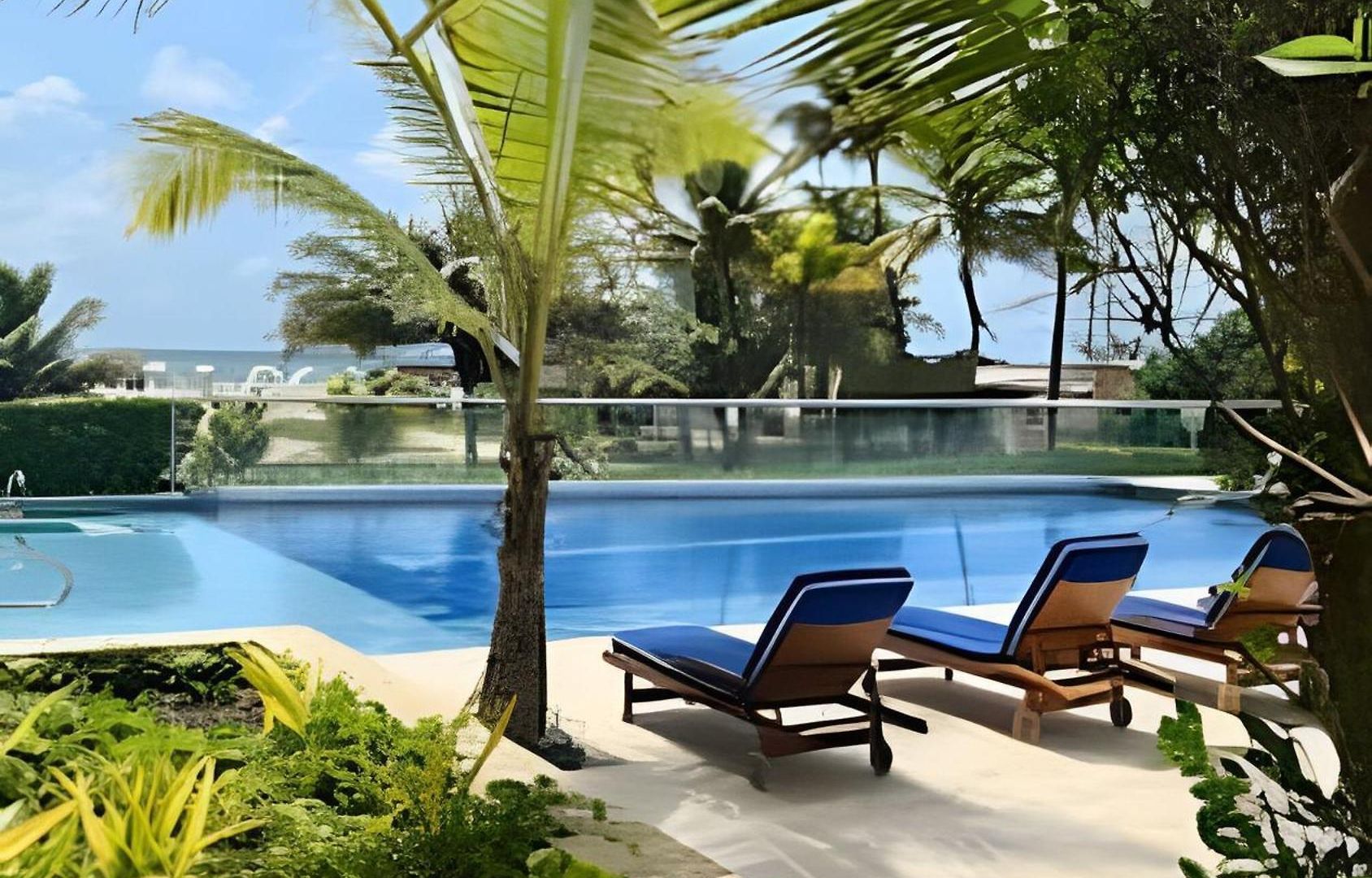 Beachfront Paradise With Pools And Apartment