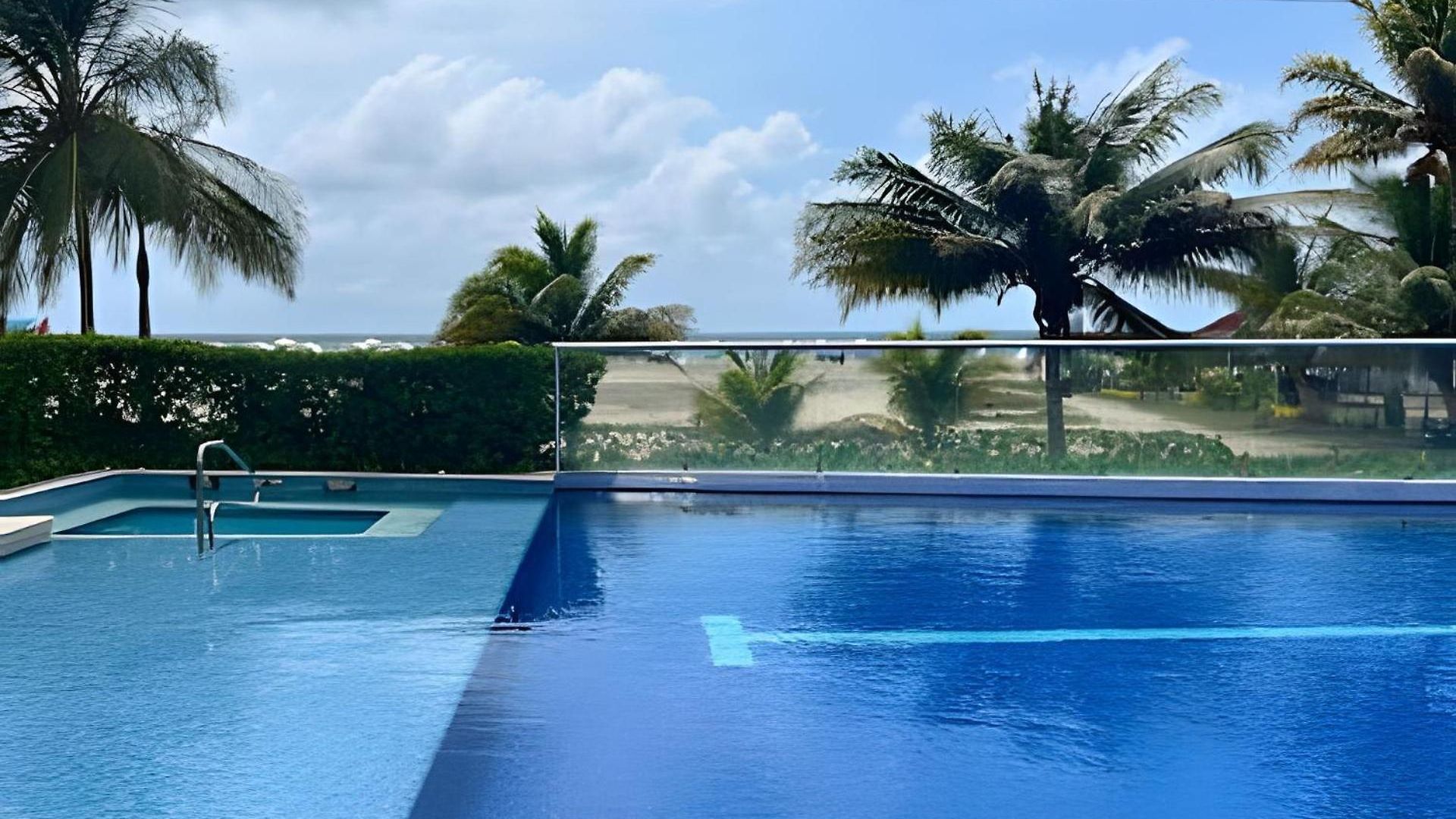 Beachfront Paradise With Pools And Apartment *