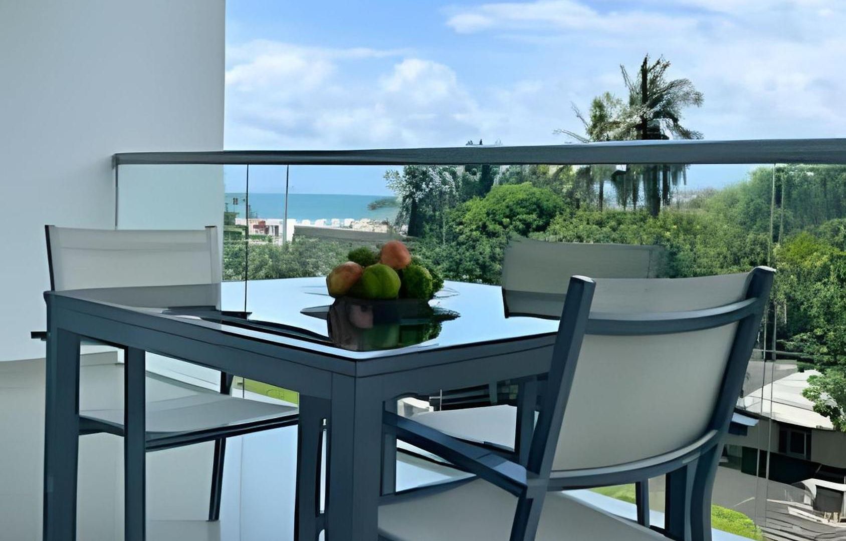 Beachfront Paradise With Pools And Apartment *