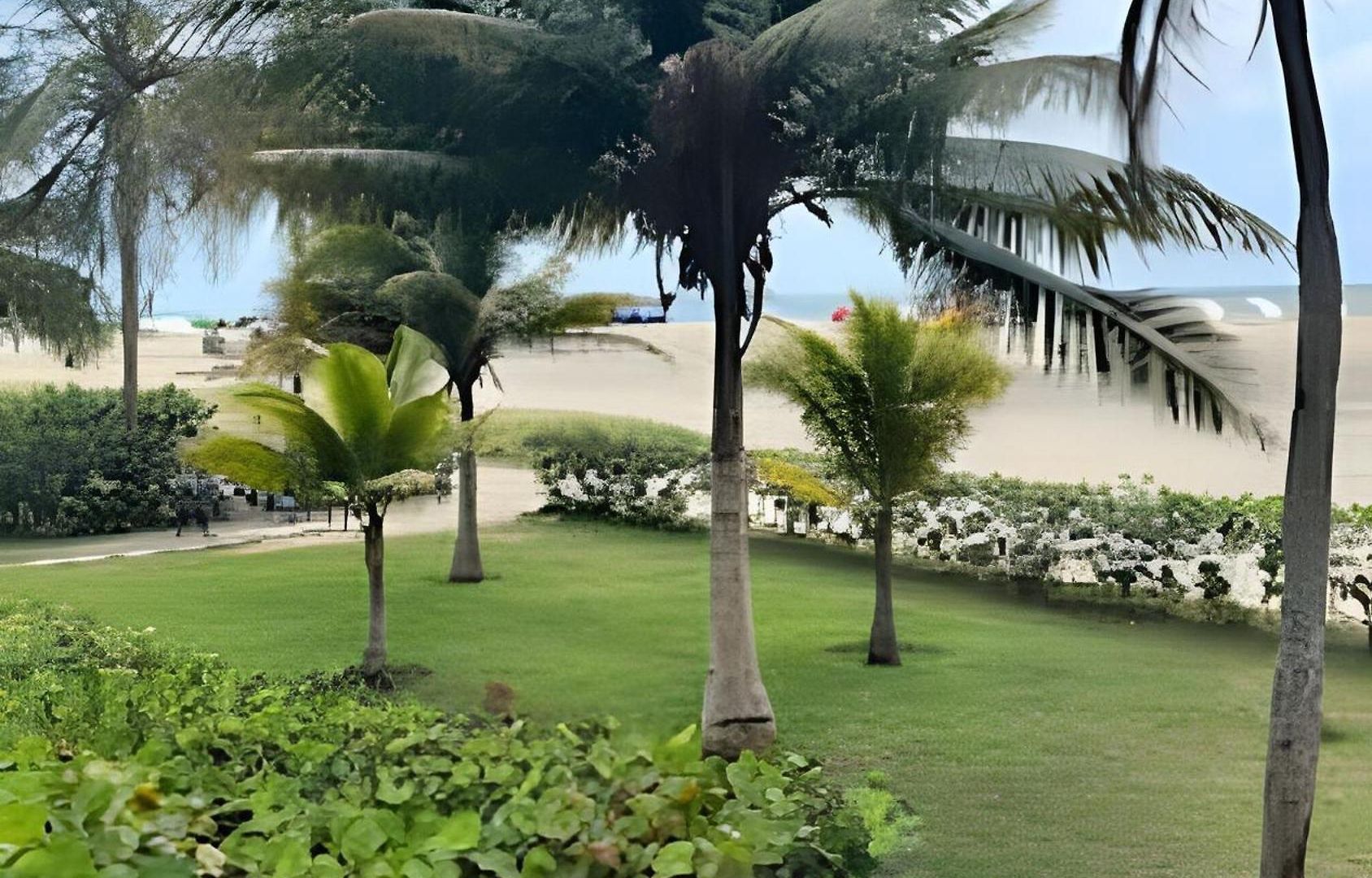 Beachfront Paradise With Pools And Apartment Cartagena