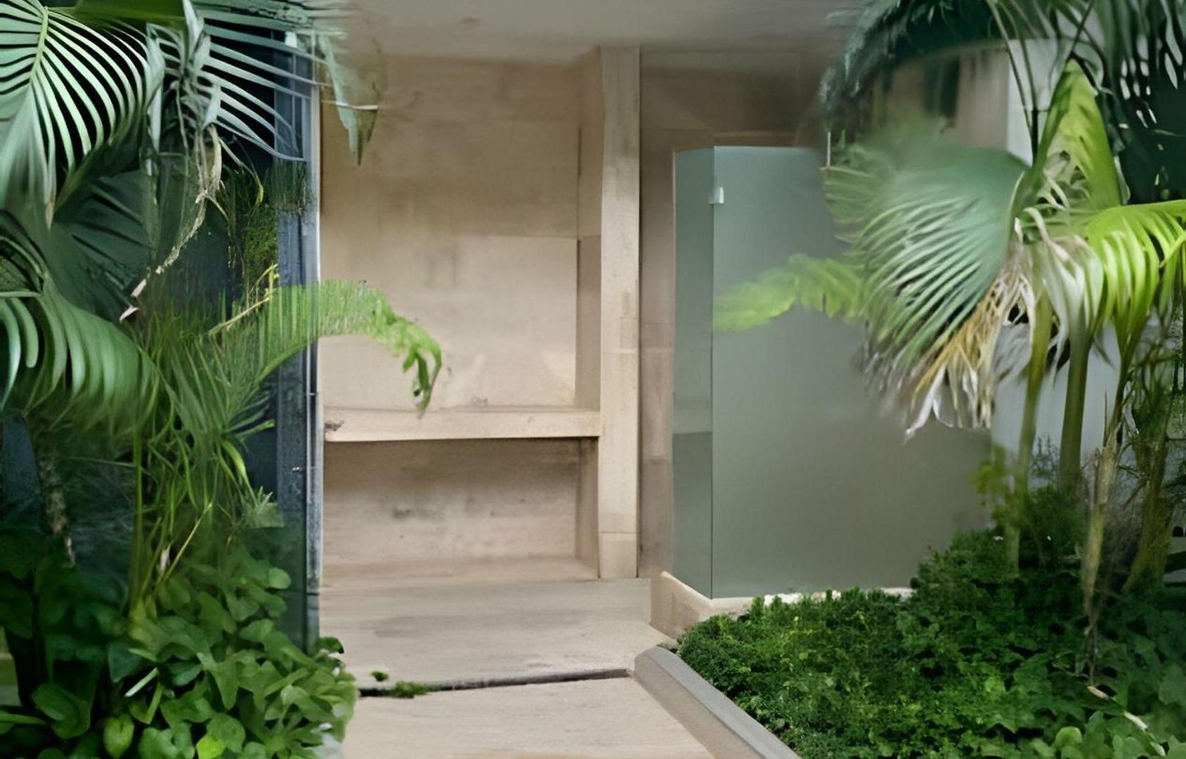 Apartment Beachfront Paradise With Pools And