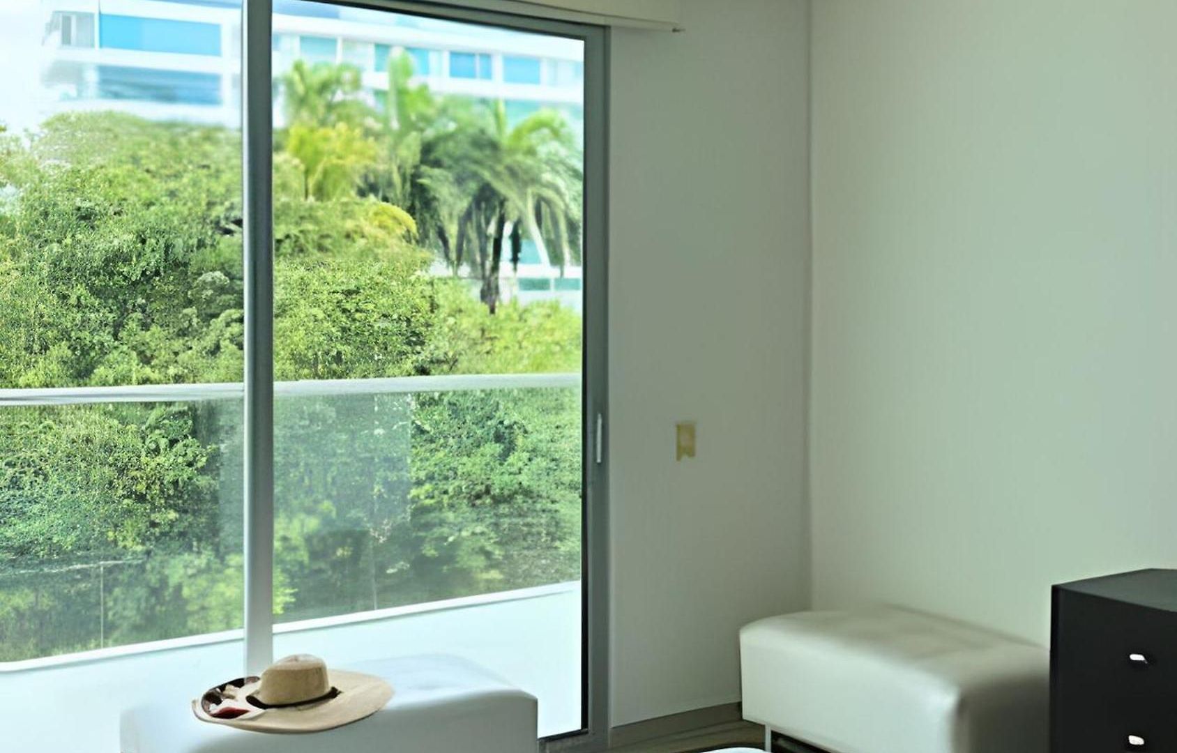 Apartment Beachfront Paradise With Pools And