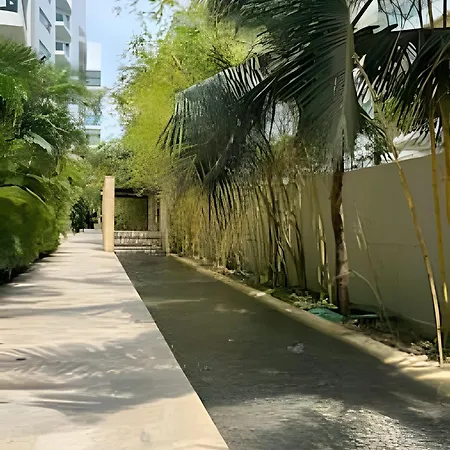 Beachfront Paradise With Pools And Apartamento *