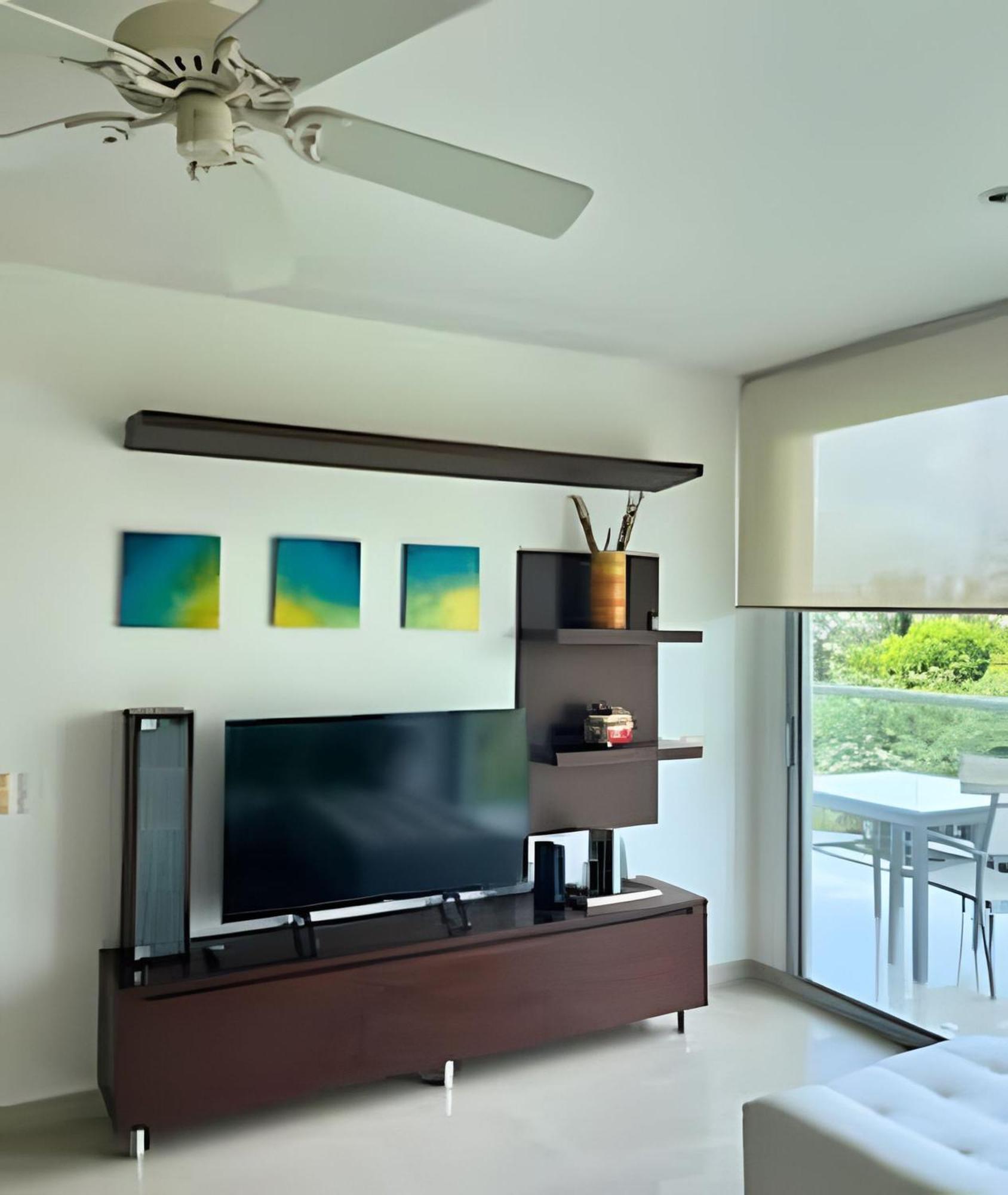 Beachfront Paradise With Pools And Cartagena