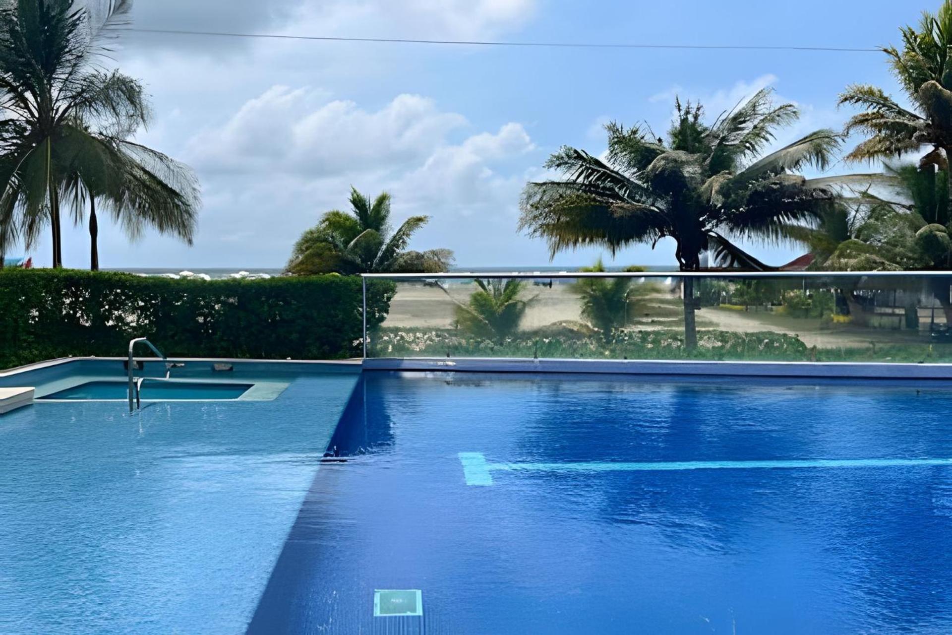 Beachfront Paradise With Pools And Apartamento *