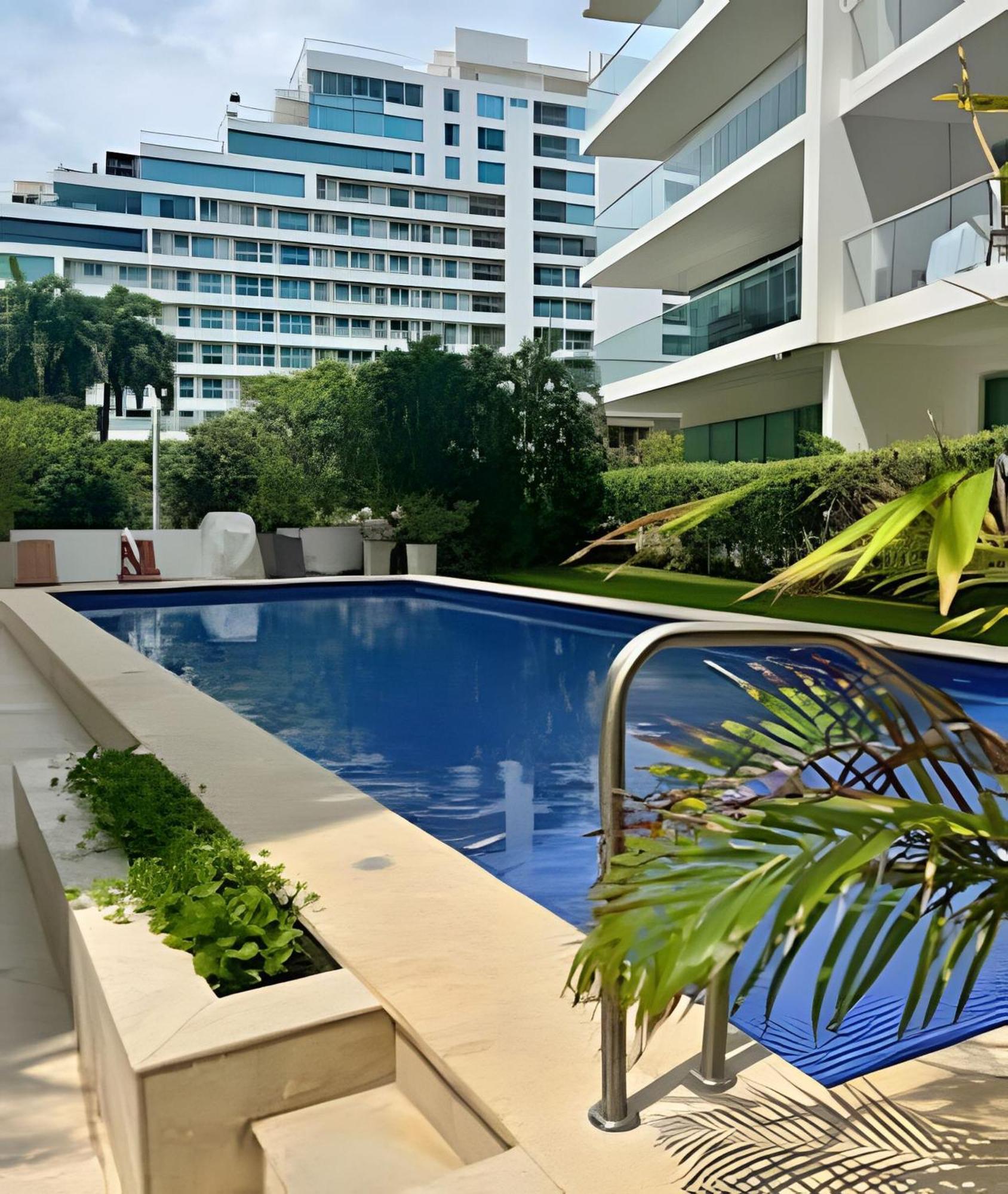 Beachfront Paradise With Pools And Apartamento