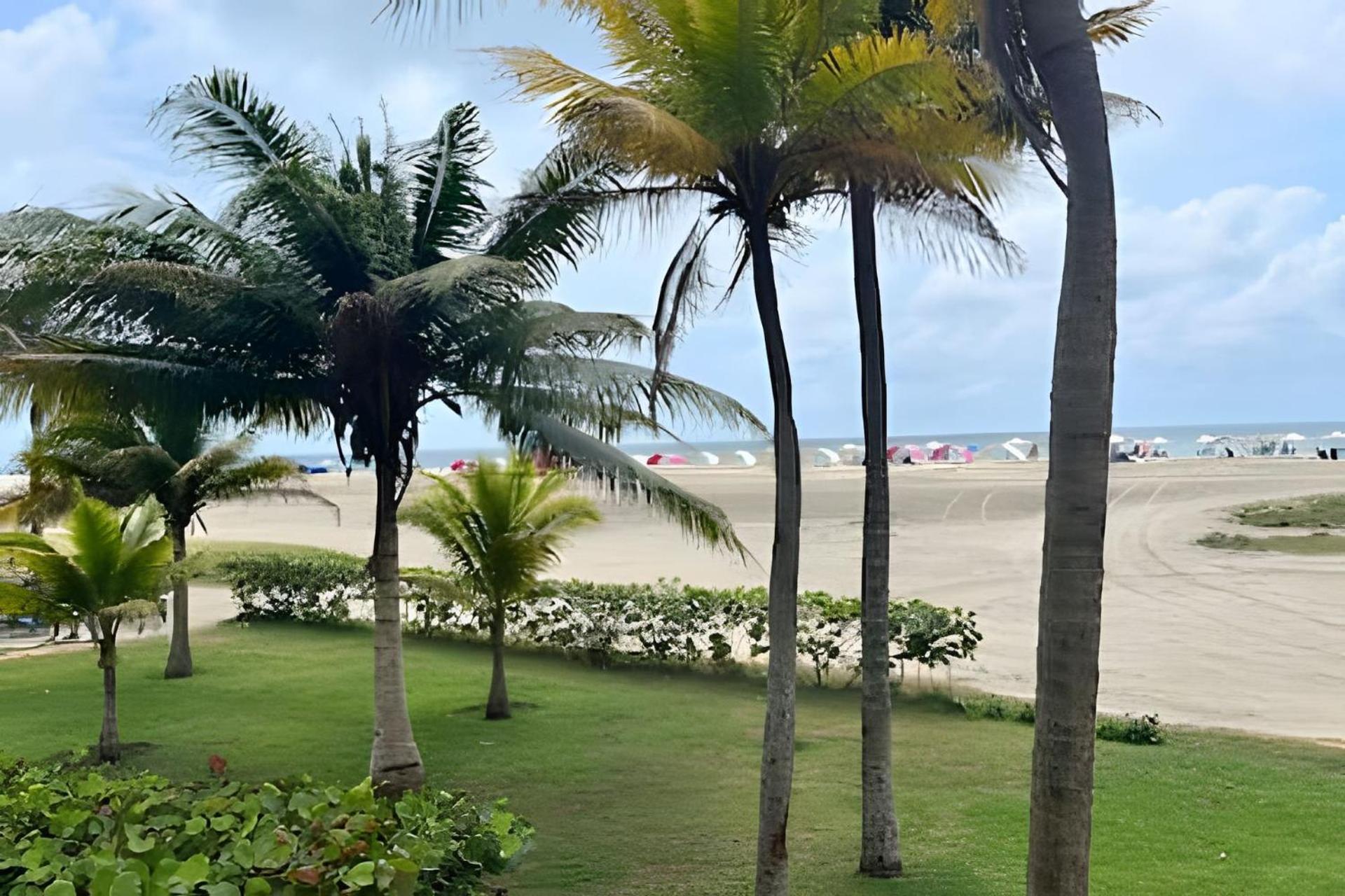 Beachfront Paradise With Pools And Apartamento *