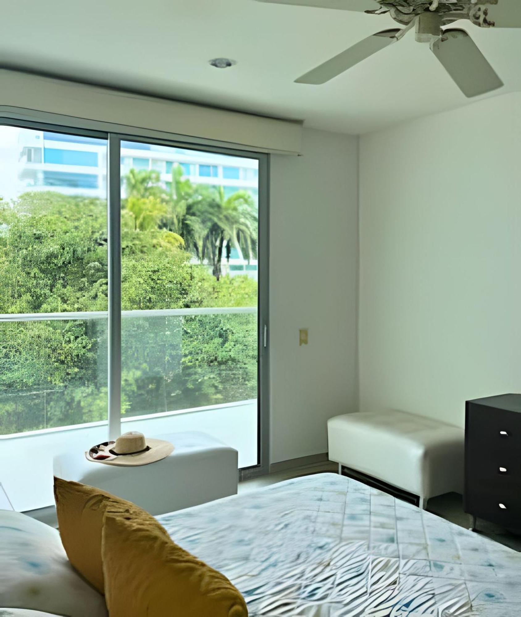 Apartamento Beachfront Paradise With Pools And